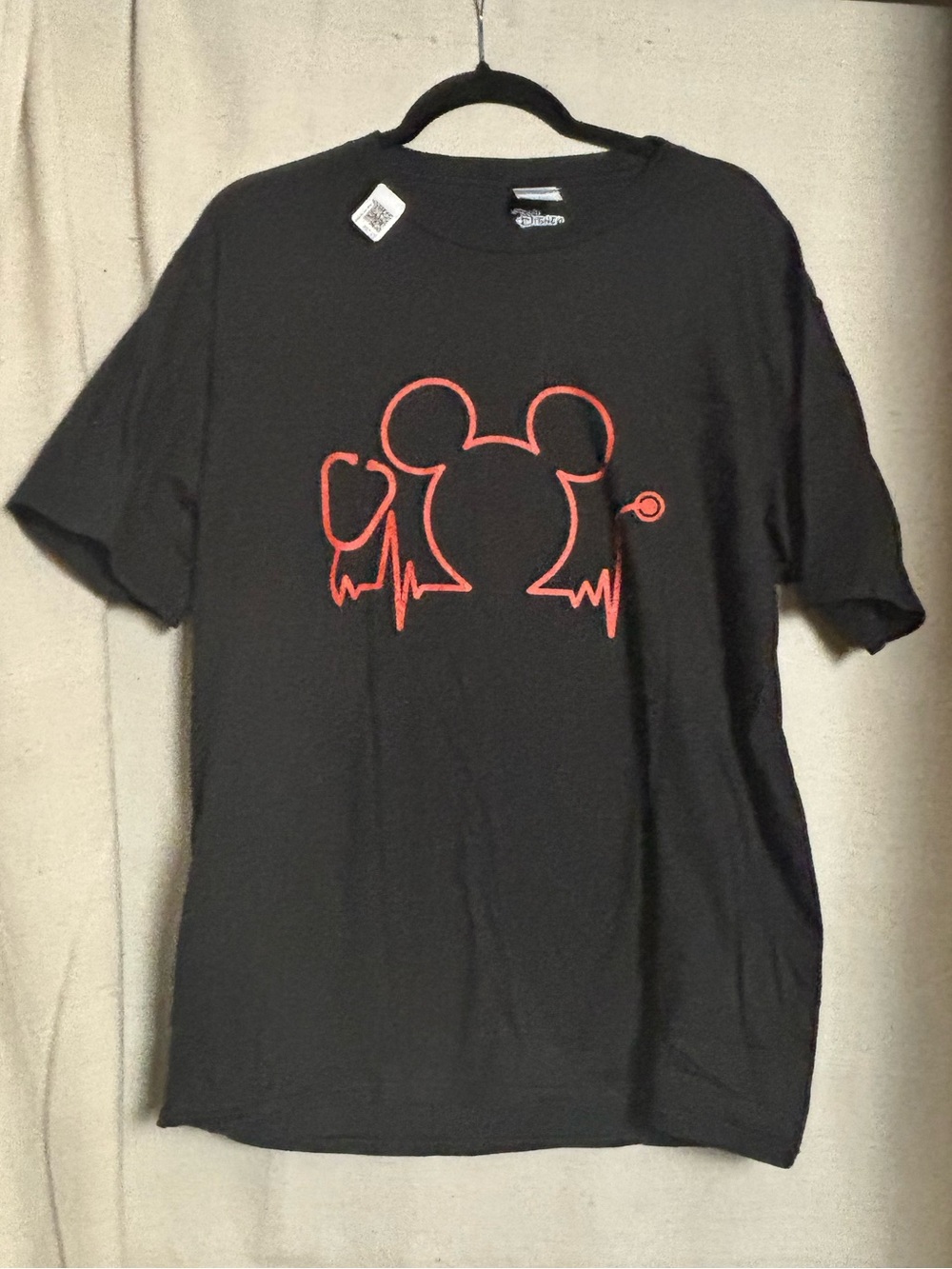 Black Short Sleeve Graphic Tee with Red Outline Design